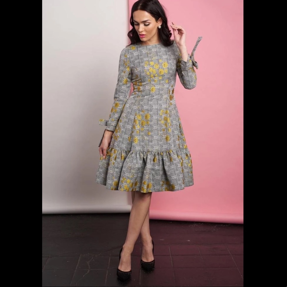 NWT New With Tags Apparalel Ruffled Hem Brocade Yellow Gold Floral Dress Size S